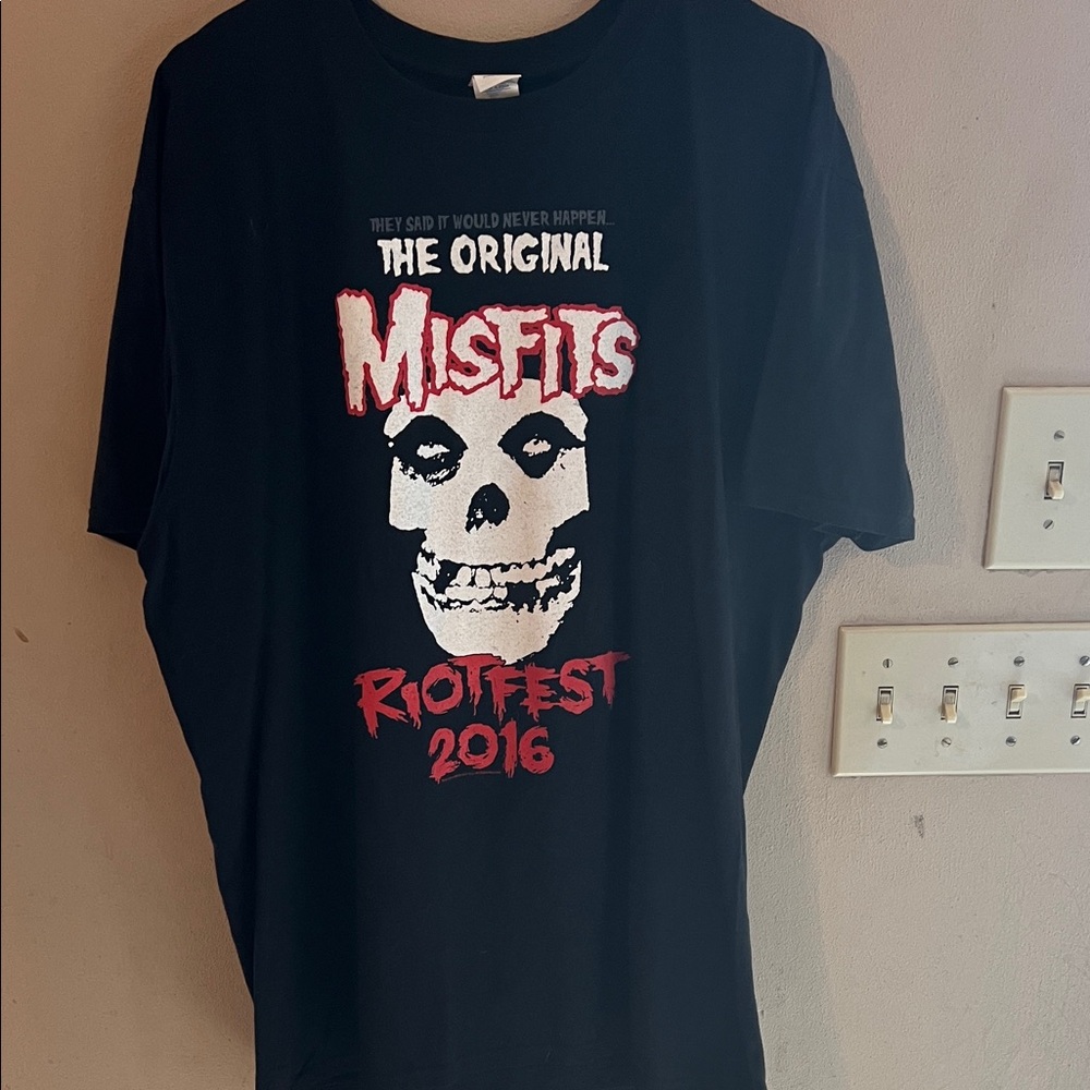 MISFITS RIOT FEST 2016 BAND TEE SIZE XL